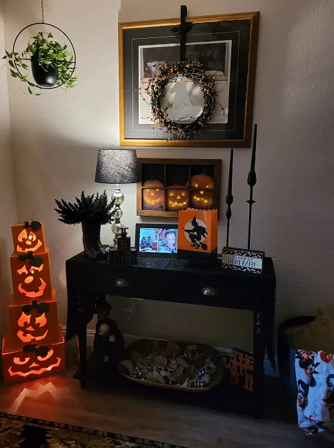 easy indoor halloween decor ideas 1