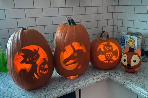Most Unique and Easy Pumpkin Carving Ideas 23