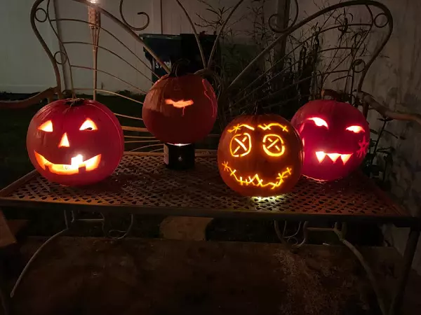 Most Unique and Easy Pumpkin Carving Ideas 24