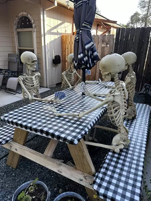 18 Scary Outdoor Halloween Decorations For Front Yard