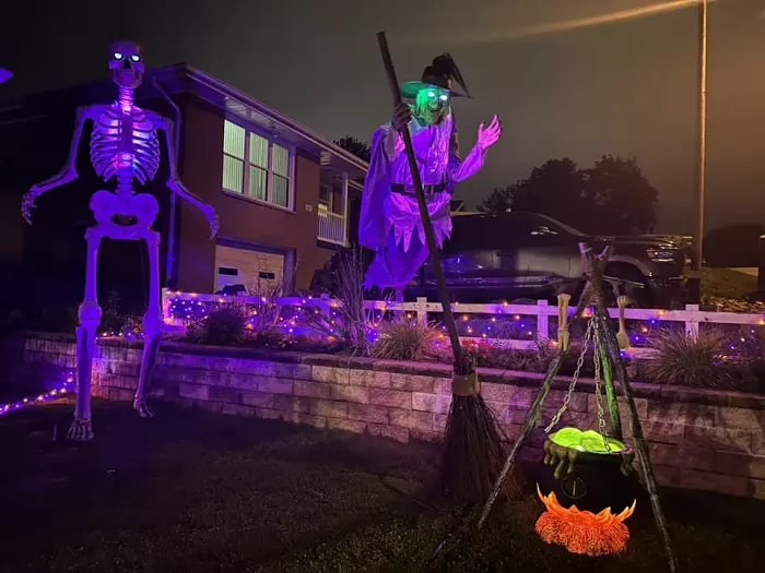 12 ft skeleton hovering witch decoration 4