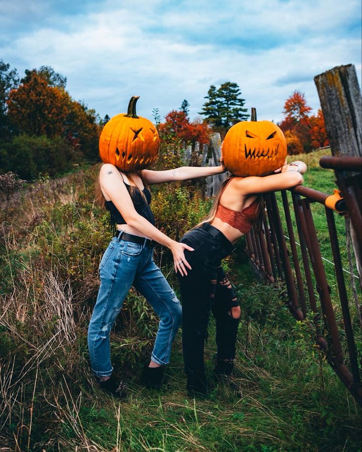 Pumpkin Head Photoshoot Ideas for Best Friends 1 rachelboucherrr