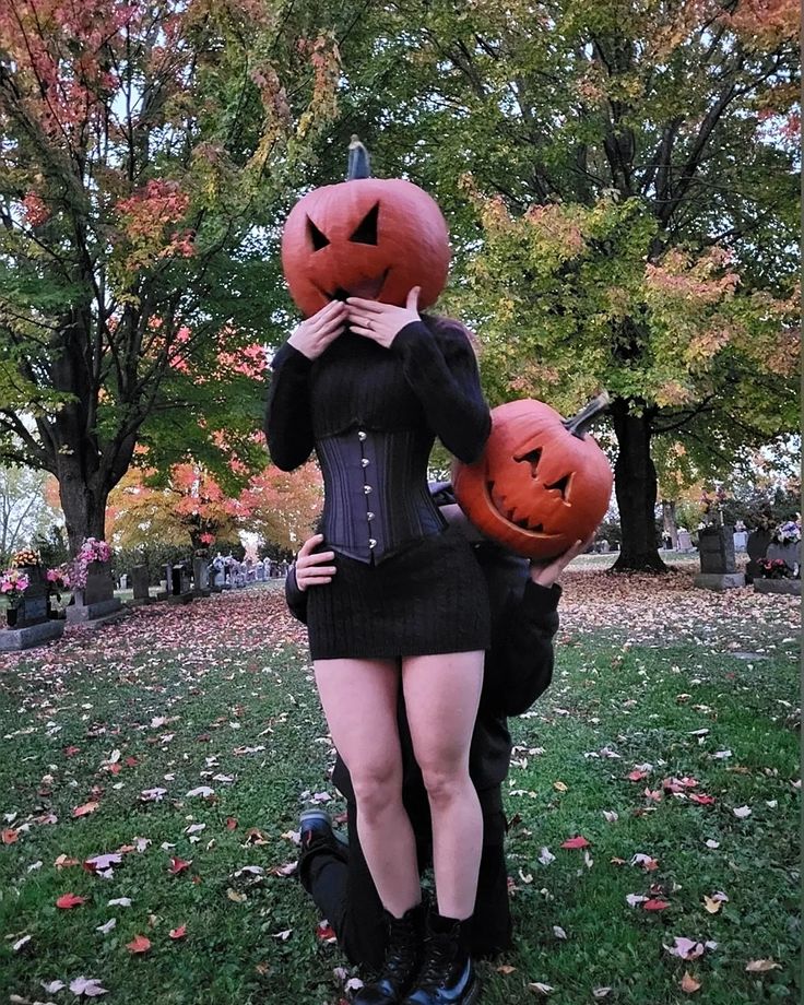 Pumpkin Head Photoshoot Ideas for Best Friends 3 jarvoryane2