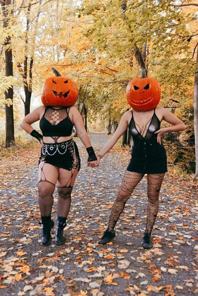 Pumpkin Head Photoshoot Ideas for Best Friends 6 ktorruellasp